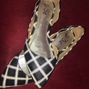 Pointed toe flats